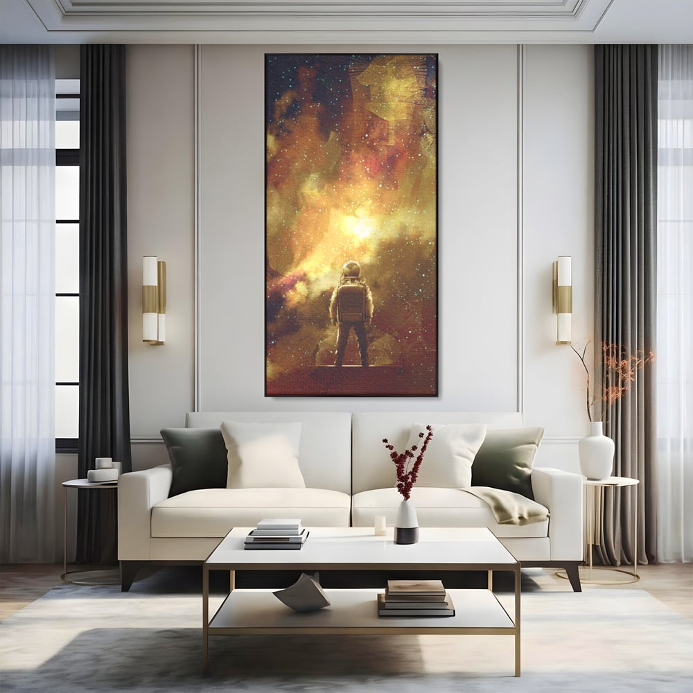 Tablou canvas cu ilustratie cu astronaut privind stelele, in rama de aluminiu negru, pe perete intr-un living